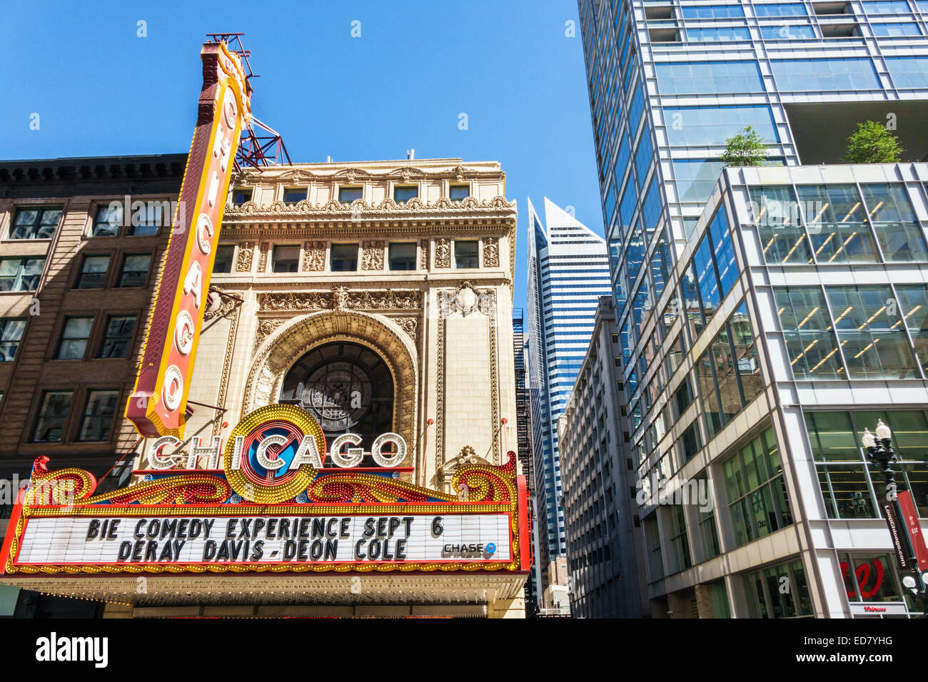 Chicago Illinois, Loop Retail Historic District, Downtown, North state Street, Willoughby Tower, Chicago Theatre, Marquee, IL140906102 Foto Stock