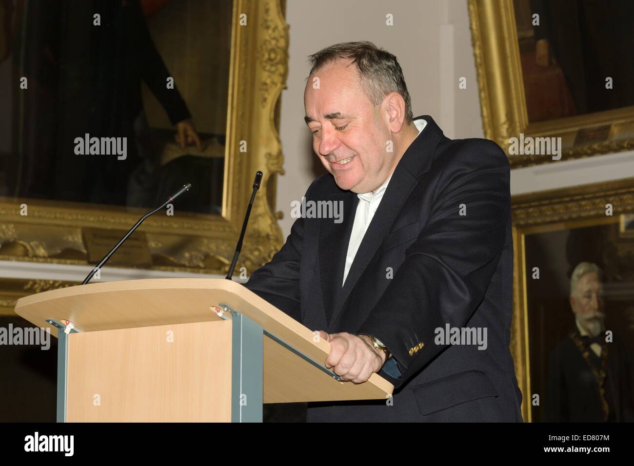 Scottish Primo Ministro Alex Salmond risolve un raduno in casa di città, Inverness poche settimane prima di lasciare il posto. Foto Stock