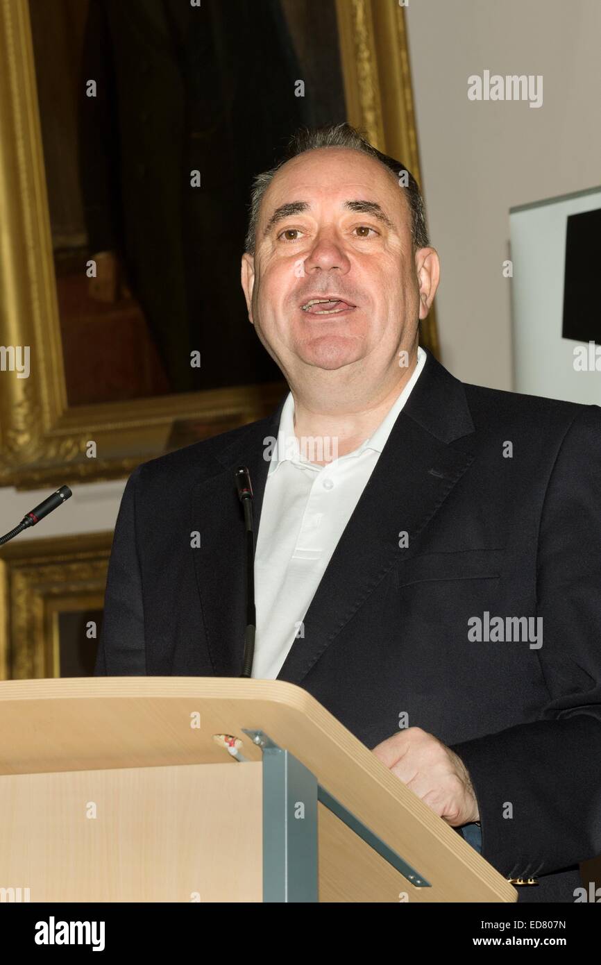 Scottish Primo Ministro Alex Salmond risolve un raduno in casa di città, Inverness poche settimane prima di lasciare il posto. Foto Stock