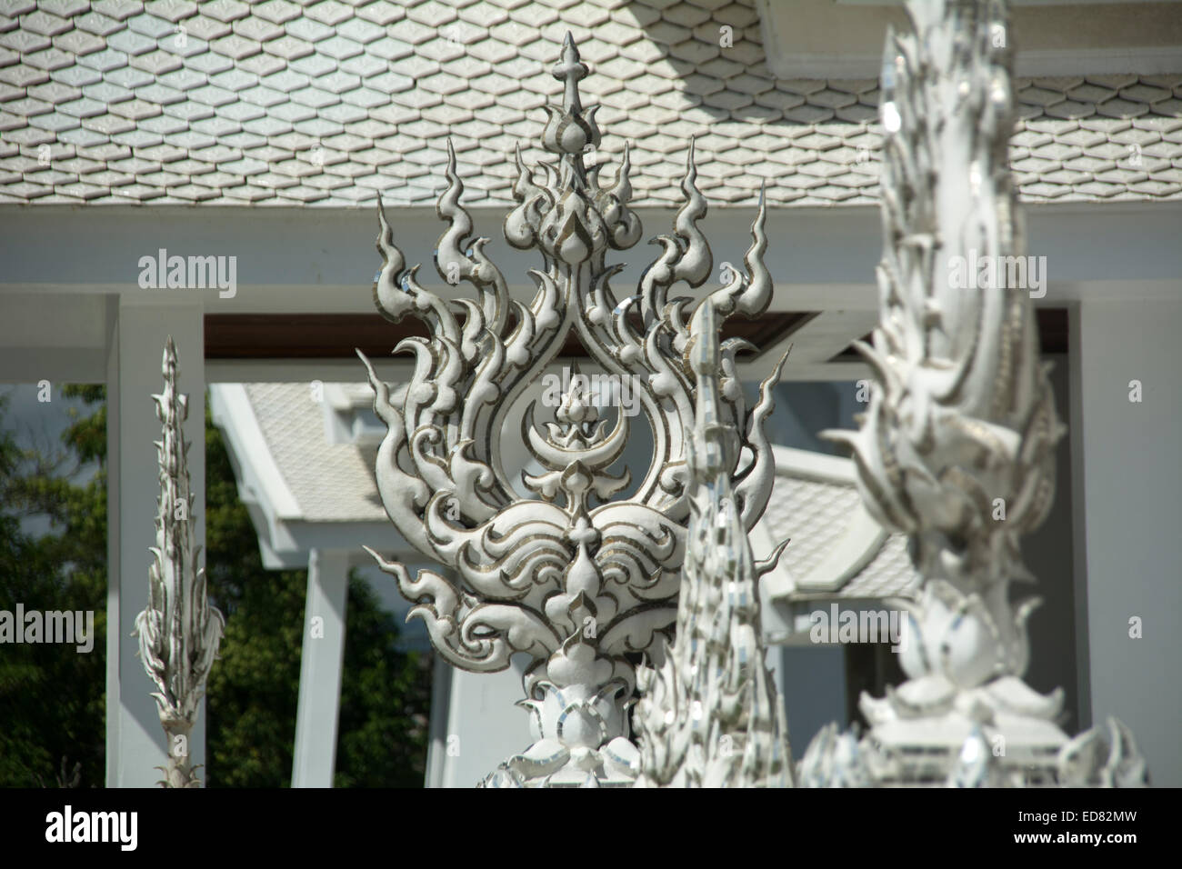 La bella Bianca tempio Wat Rong Khun, vicino a Chiang Rai, Thailandia. Foto Stock