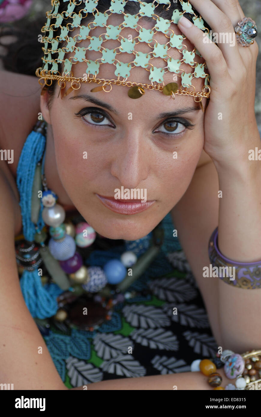 Ragazza con gioielli Foto Stock