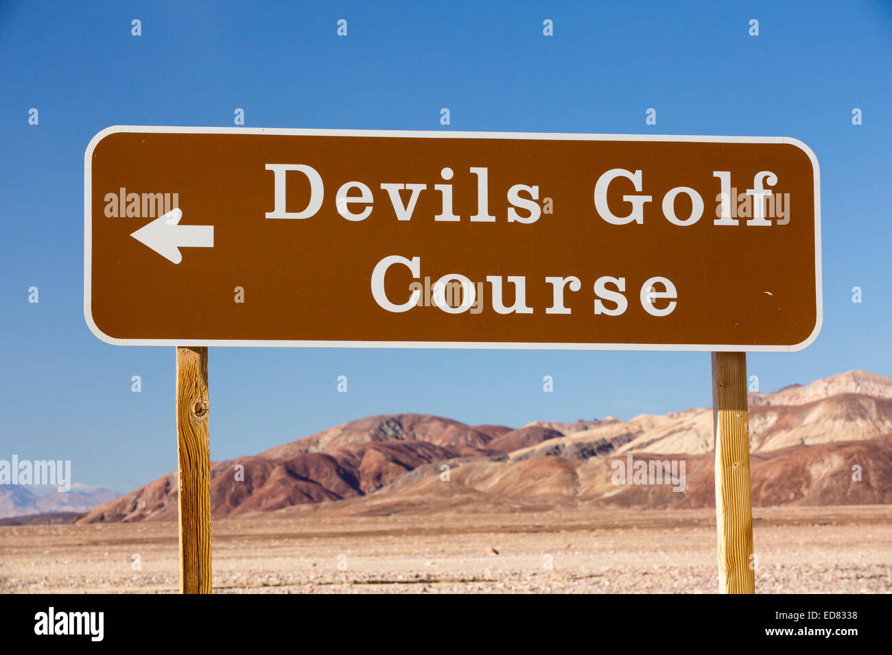 La Devils Golf Course nella Valle della Morte che è il più basso, caldi, arido posto negli USA, con una piovosità media annuale di circa 2 pollici, alcuni anni non riceve alcuna pioggia a tutti. Foto Stock