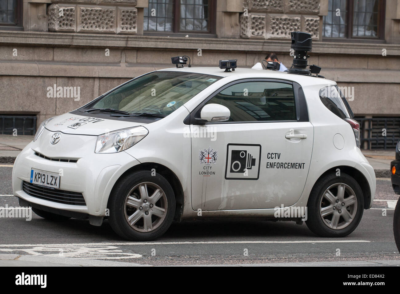 Città di Londra auto TVCC guida su Old Bailey Foto Stock