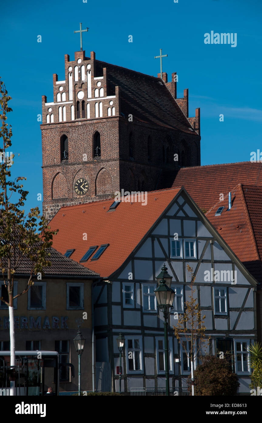 Angermuende è una piccola città nel nord-est della Germania con alcuni edifici storici come la chiesa di S. Maria costruire nel XIII secolo un Foto Stock