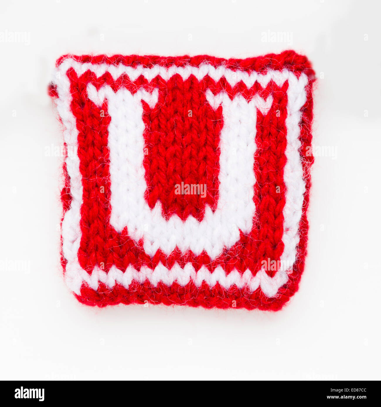 Lettera a maglia di lana U lettering. Foto Stock