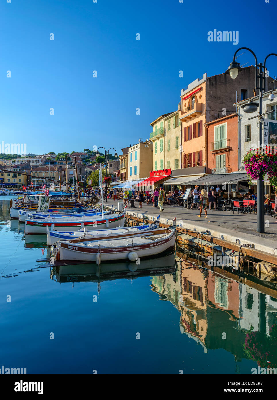 Porto di Cassis, villaggio di Cassi, sud della Francia, in Provenza, nei pressi di Marsiglia Foto Stock