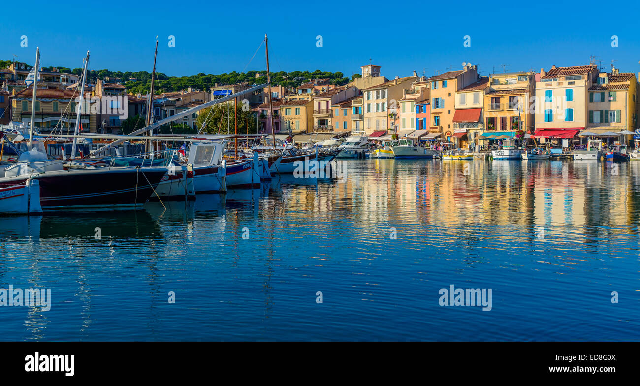 Porto di Cassis, villaggio di Cassi, sud della Francia, in Provenza, nei pressi di Marsiglia Foto Stock
