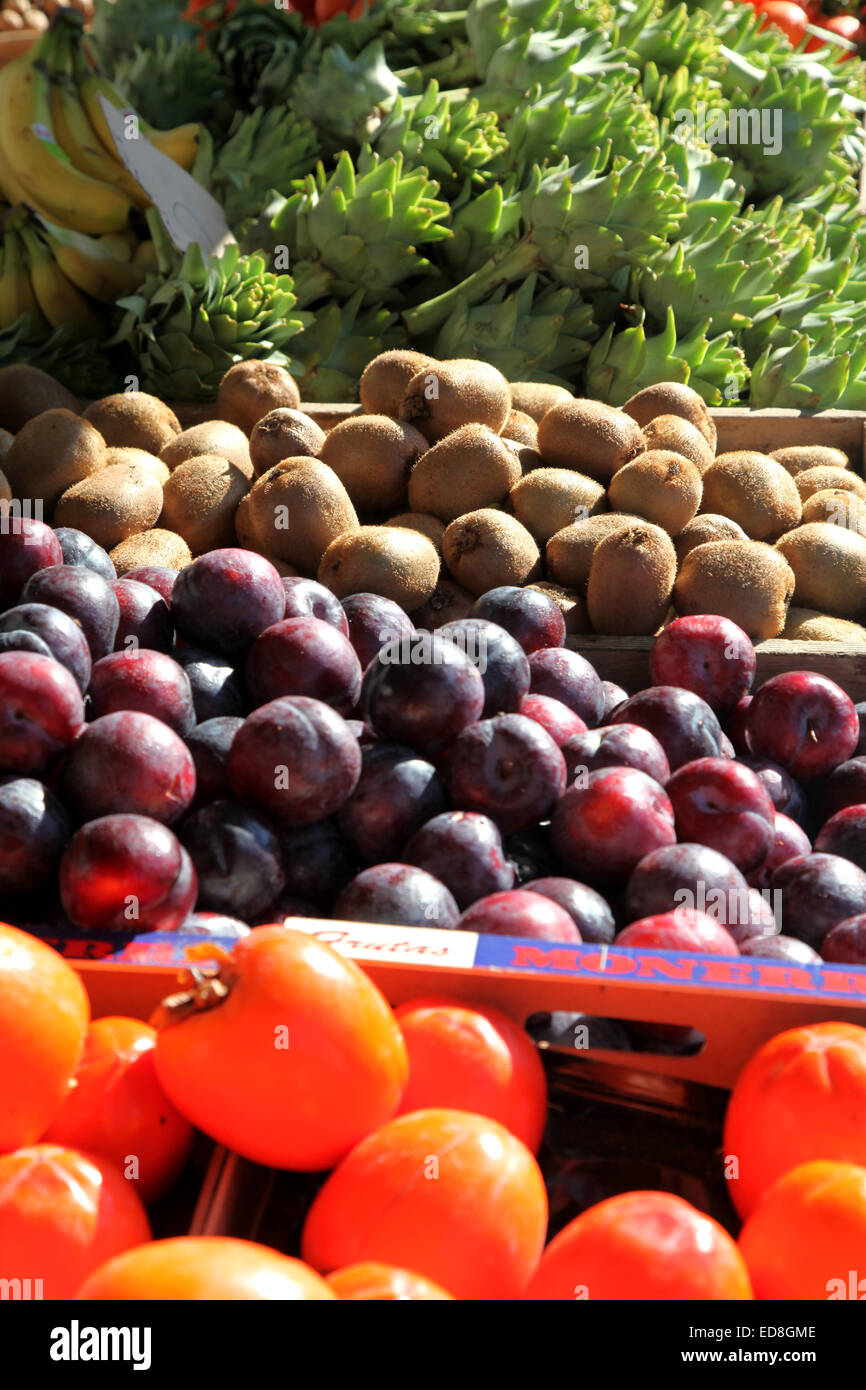 La frutta e la verdura visualizzato in un mercato cretese a Natale Foto Stock