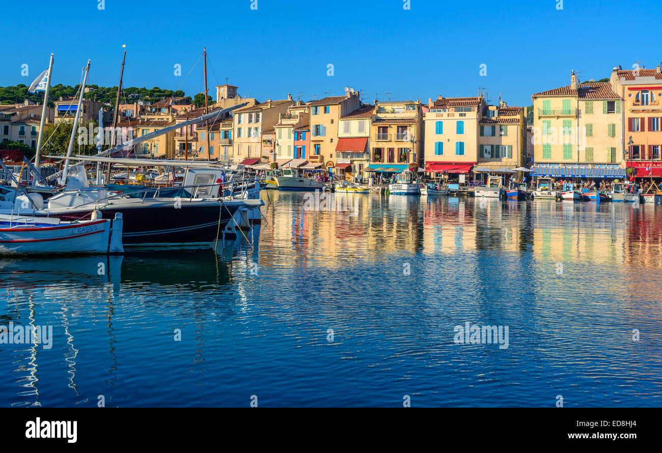 Porto di Cassis, villaggio di Cassi, sud della Francia, in Provenza, nei pressi di Marsiglia Foto Stock