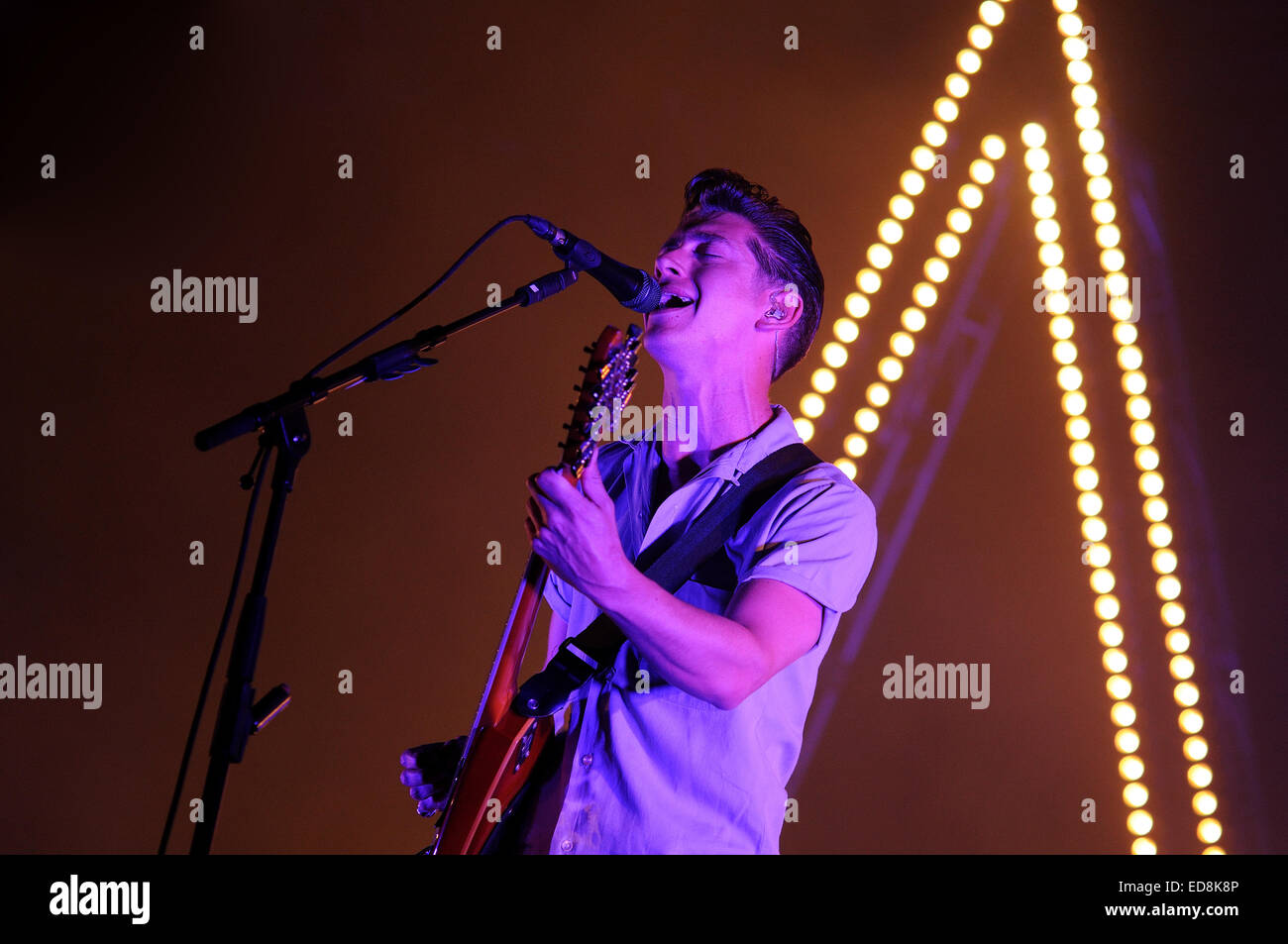 BENICASIM, Spagna - 20 Luglio: Arctic Monkeys concerto di banda prestazioni a FIB (Festival Internacional de Benicassim) 2013 Festival. Foto Stock