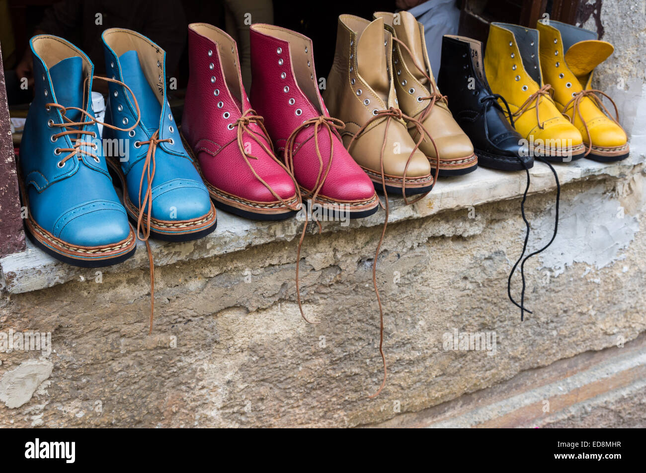 Stivali in pelle i tessuti colorati sono state Foto Stock