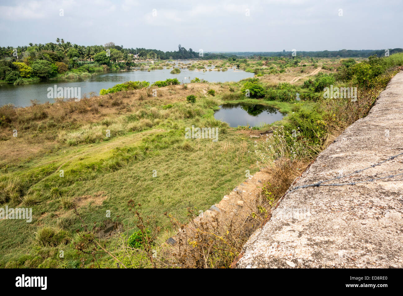 Pareti di Srirangapatna, Karnataka, India. Contrassegni del British le palle di cannone da 1799 può essere visto. Sito del Sultano Tipu della morte Foto Stock