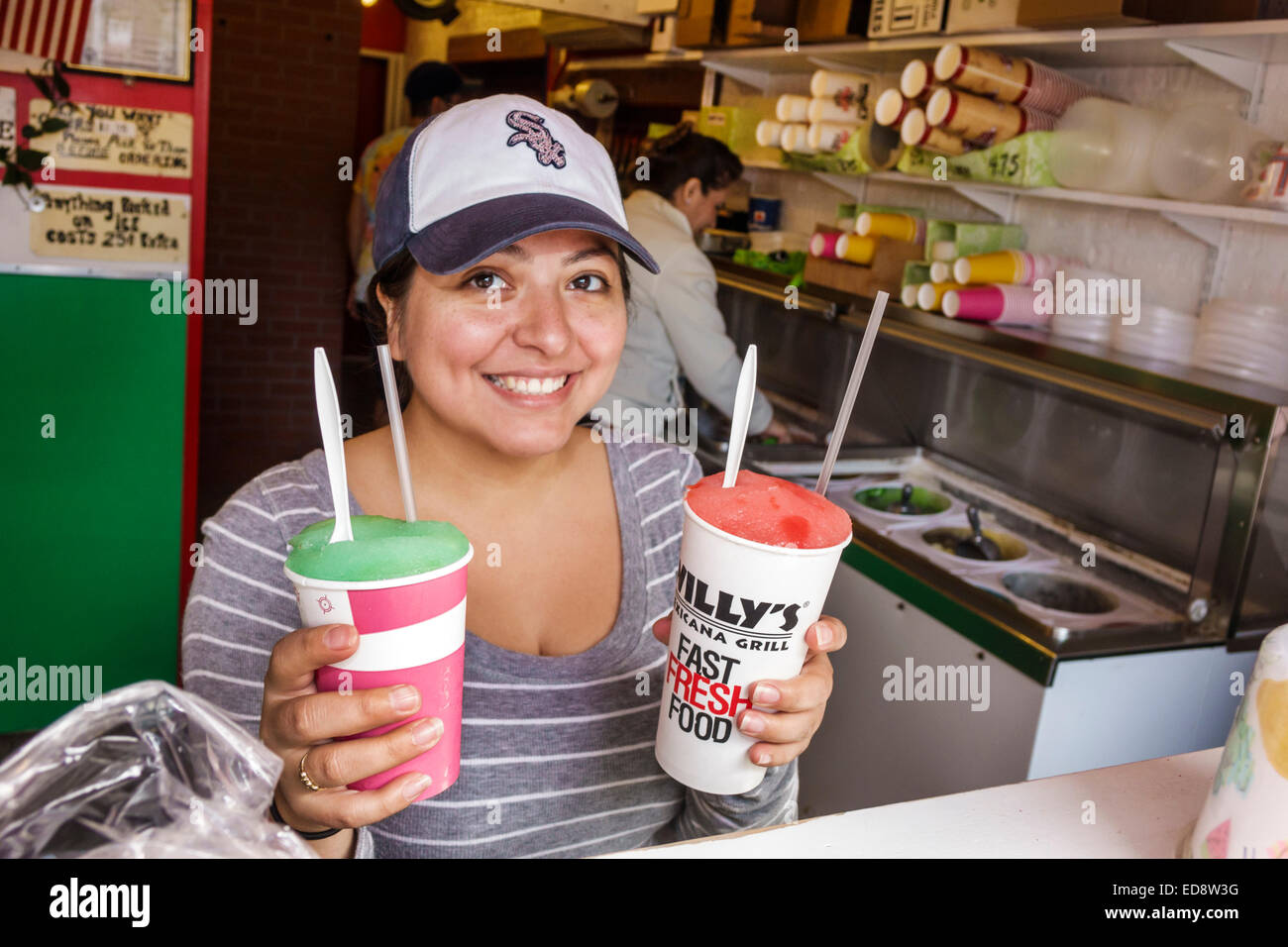 Chicago Illinois,University Village,Little Italy,quartiere Taylor Street,Lemonade italiana di Mario,stand stagionale,ices italiano,ghiaccio rasato,coppa,Hispan Foto Stock