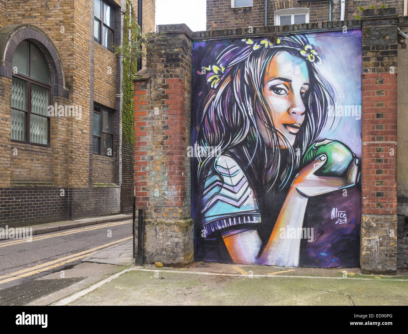 Arte di strada da Alice Pasquini in Shoreditch, Londra Foto Stock