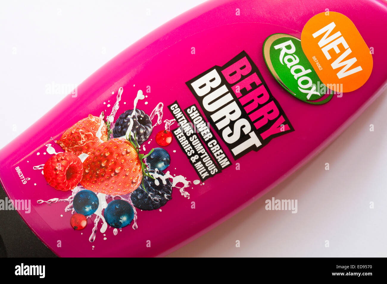 Nuovo Radox Berry Burst crema doccia impostato su sfondo bianco Foto Stock