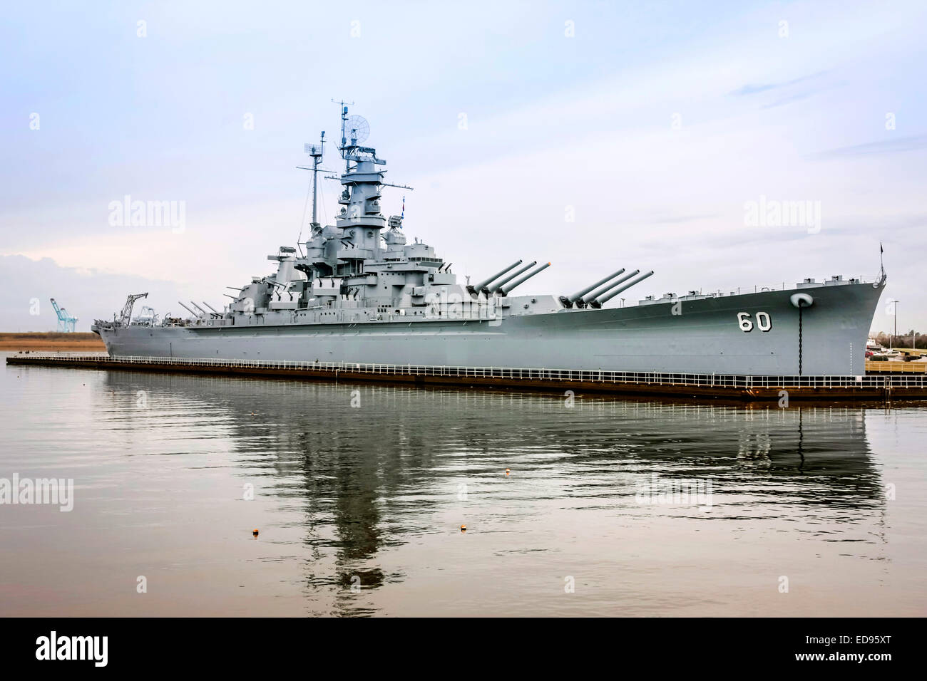 La Corazzata USS Alabama presso il Memorial Park in Mobile. 680ft lungo e 35.000 tonnellate con 9 16poll pistole Foto Stock