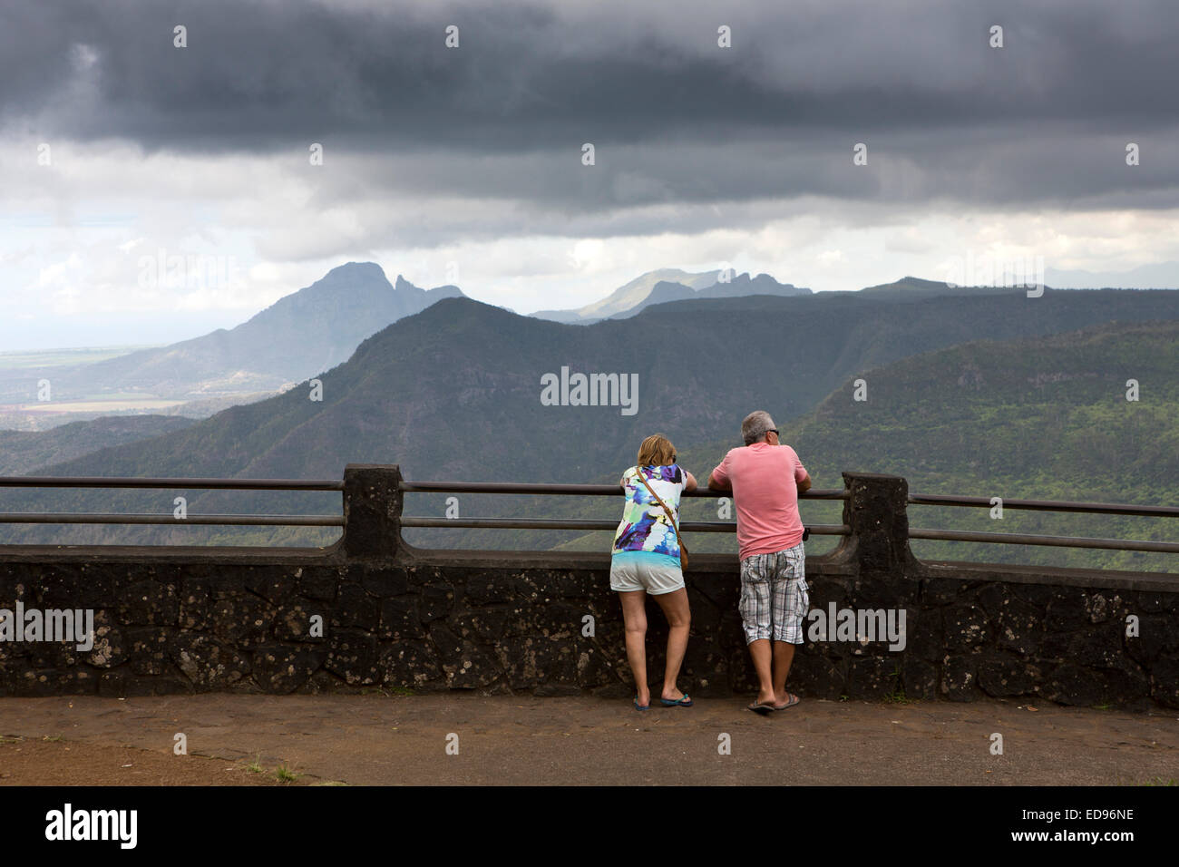 Maurizio, Chamarel, visitatori al Black River Gorges National Park viewpoint Foto Stock