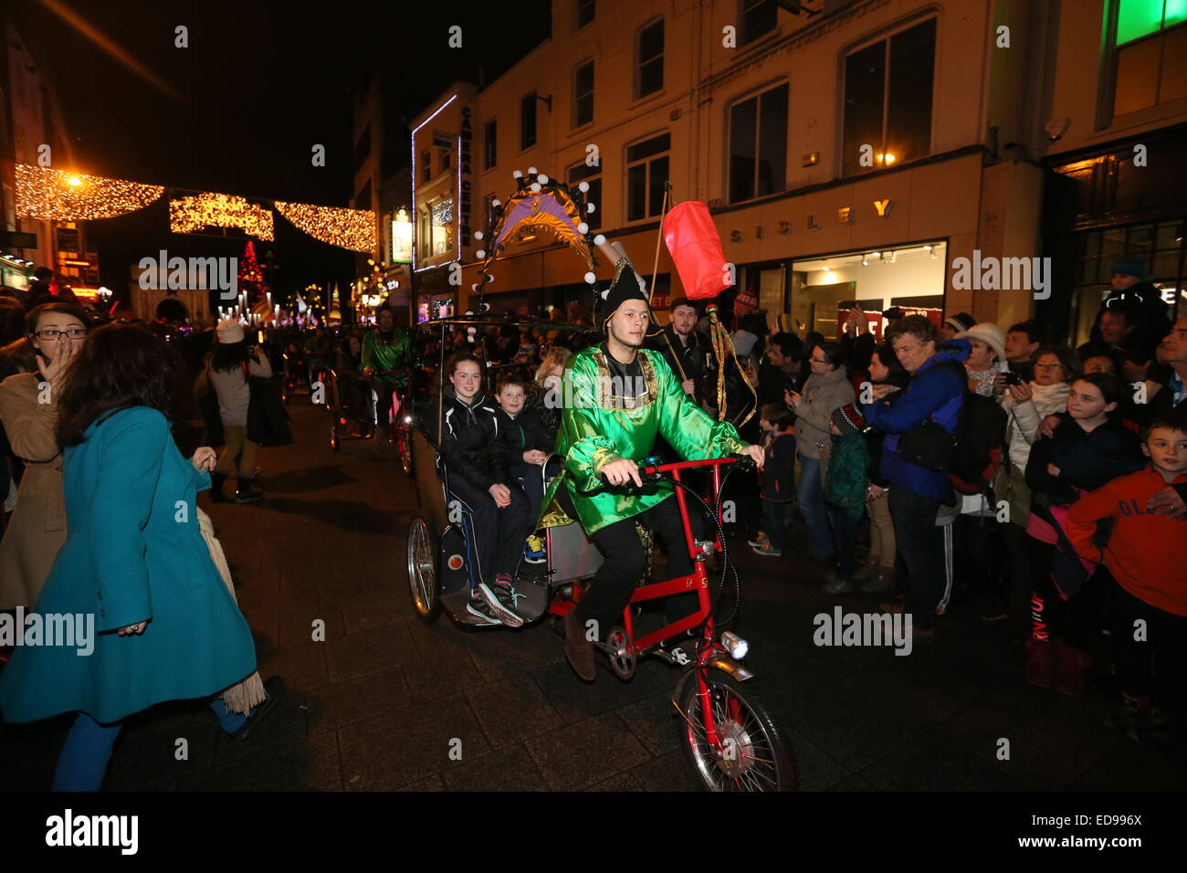 Immagine da la processione della luce street parade di Luxe come parte del Capodanno eventi del Festival nel centro della città di Dublino. Foto Stock