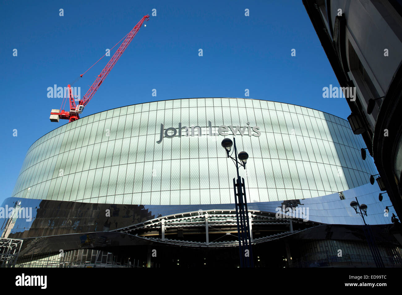 La facciata della nuova John Lewis Store, parte della stazione di New Street si vede per la prima volta. Foto Stock