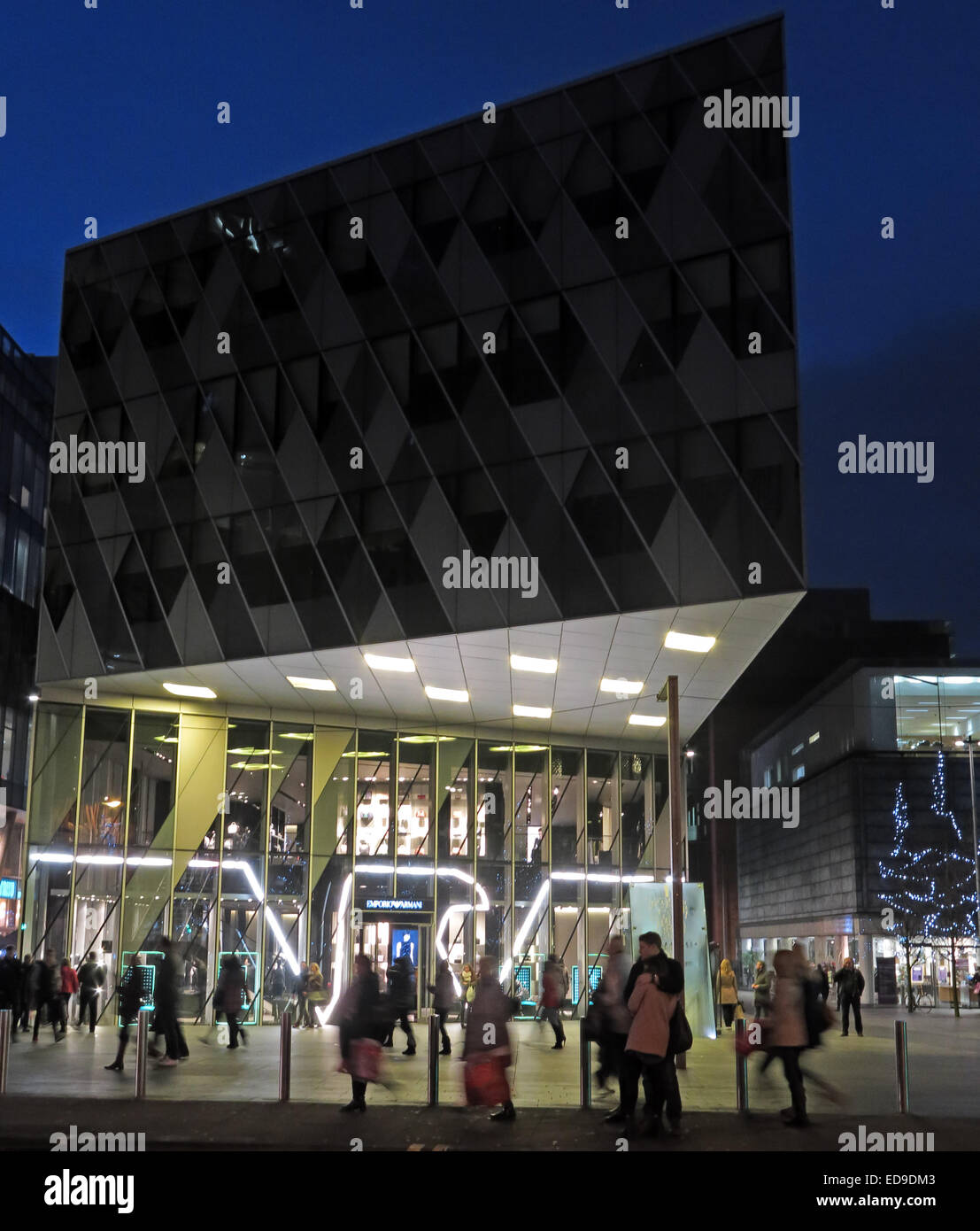 Giorgio Armani, Manchester Deansgate, Inghilterra, Regno Unito al crepuscolo Foto Stock