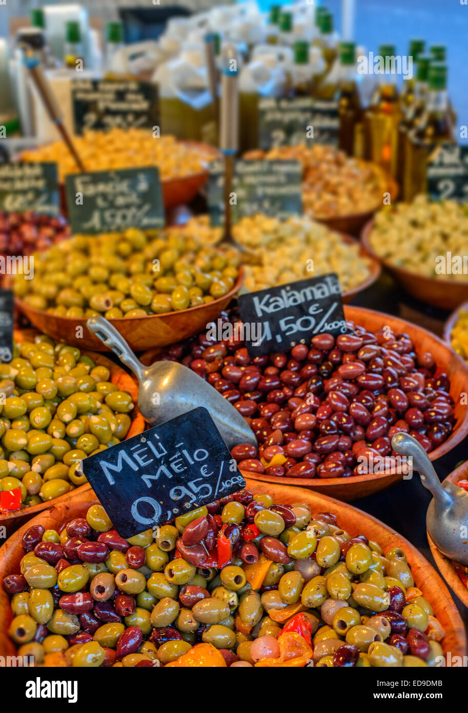 Dettagli di un mercato provenzale nel villaggio di Riez Foto Stock