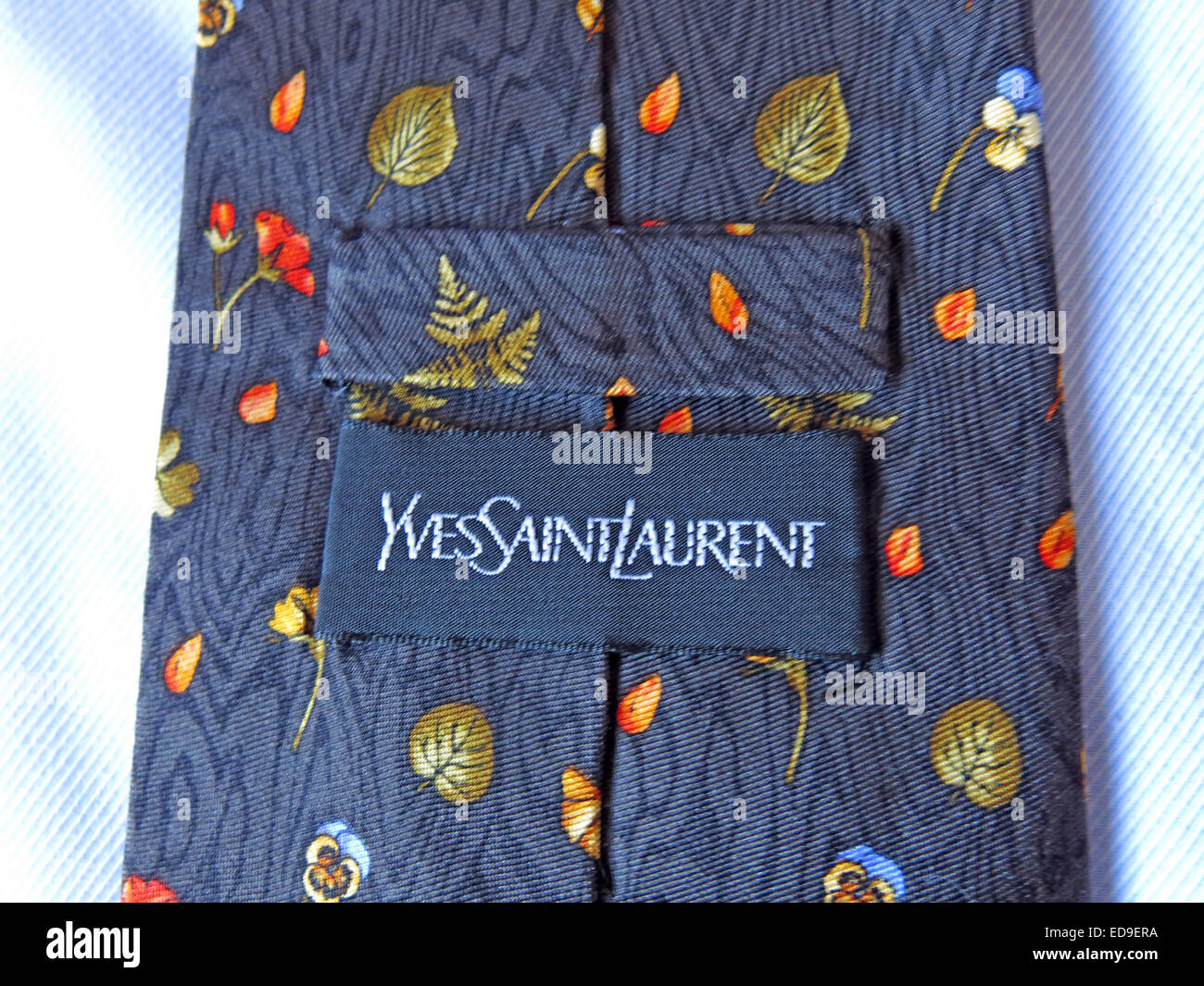 Interessante YSL Yves Saint Laurent cravatta vintage, maschio neckware in seta Foto Stock
