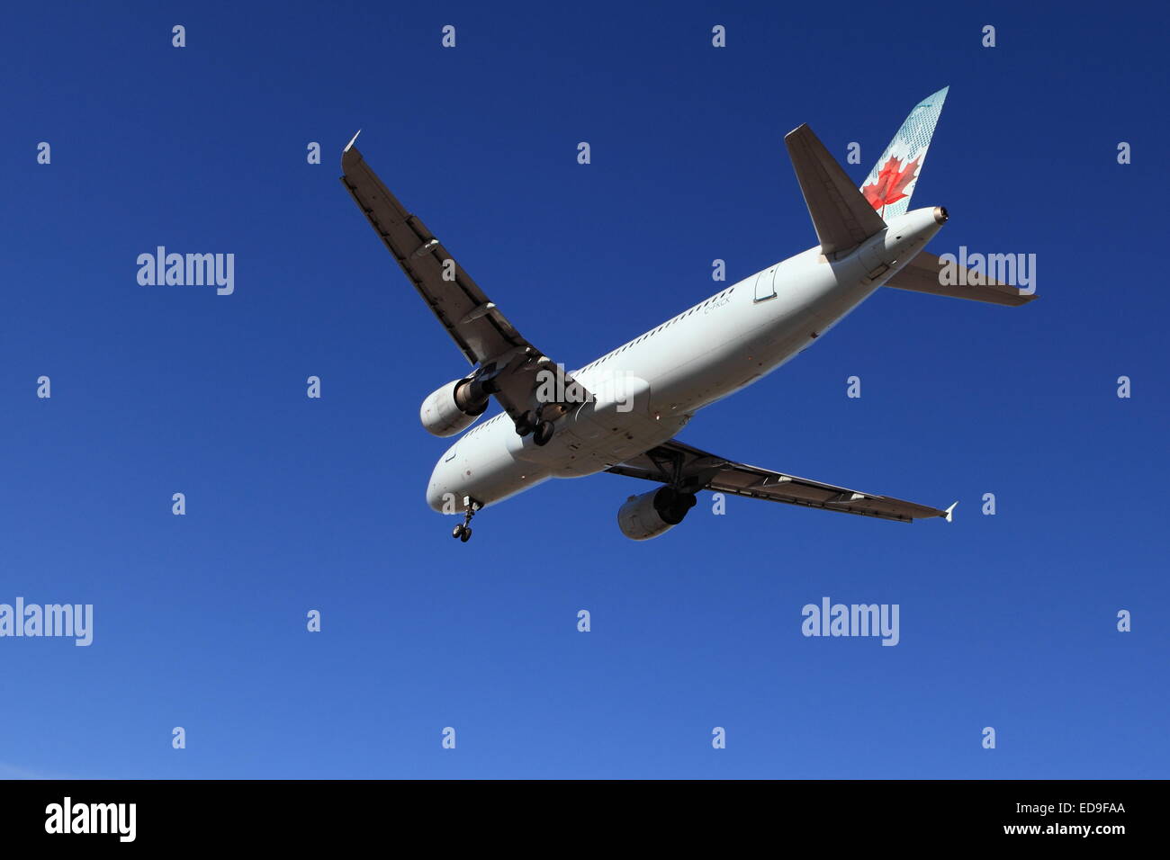 Airbus 320 C-FKCK Air Canada sull approccio finale di YOW Aeroporto di Ottawa in Canada, 2 gennaio 2015 Foto Stock