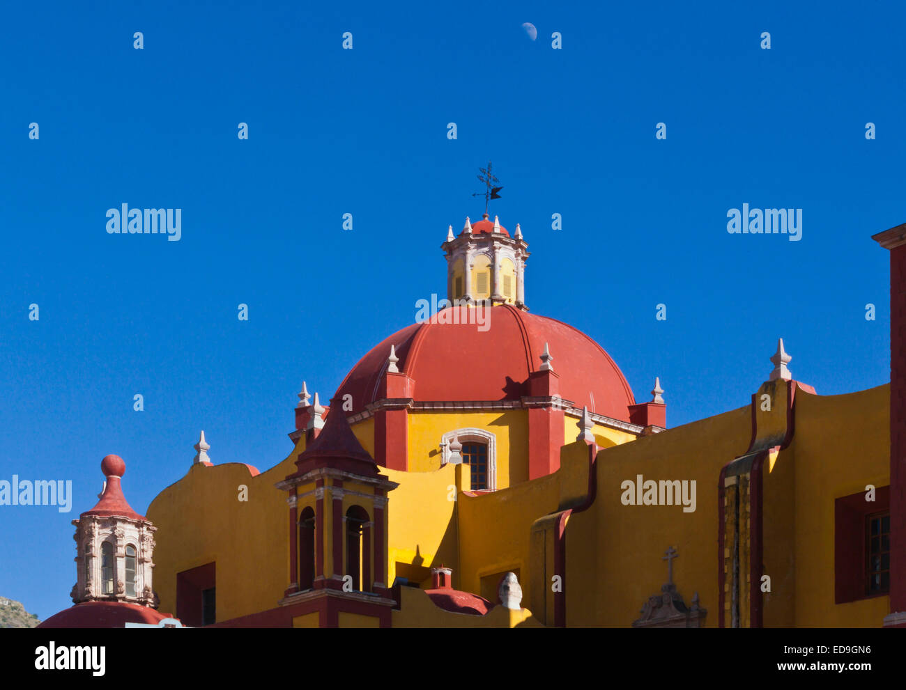 Una chiesa cattolica nella città di Guanajuato, Messico Foto Stock