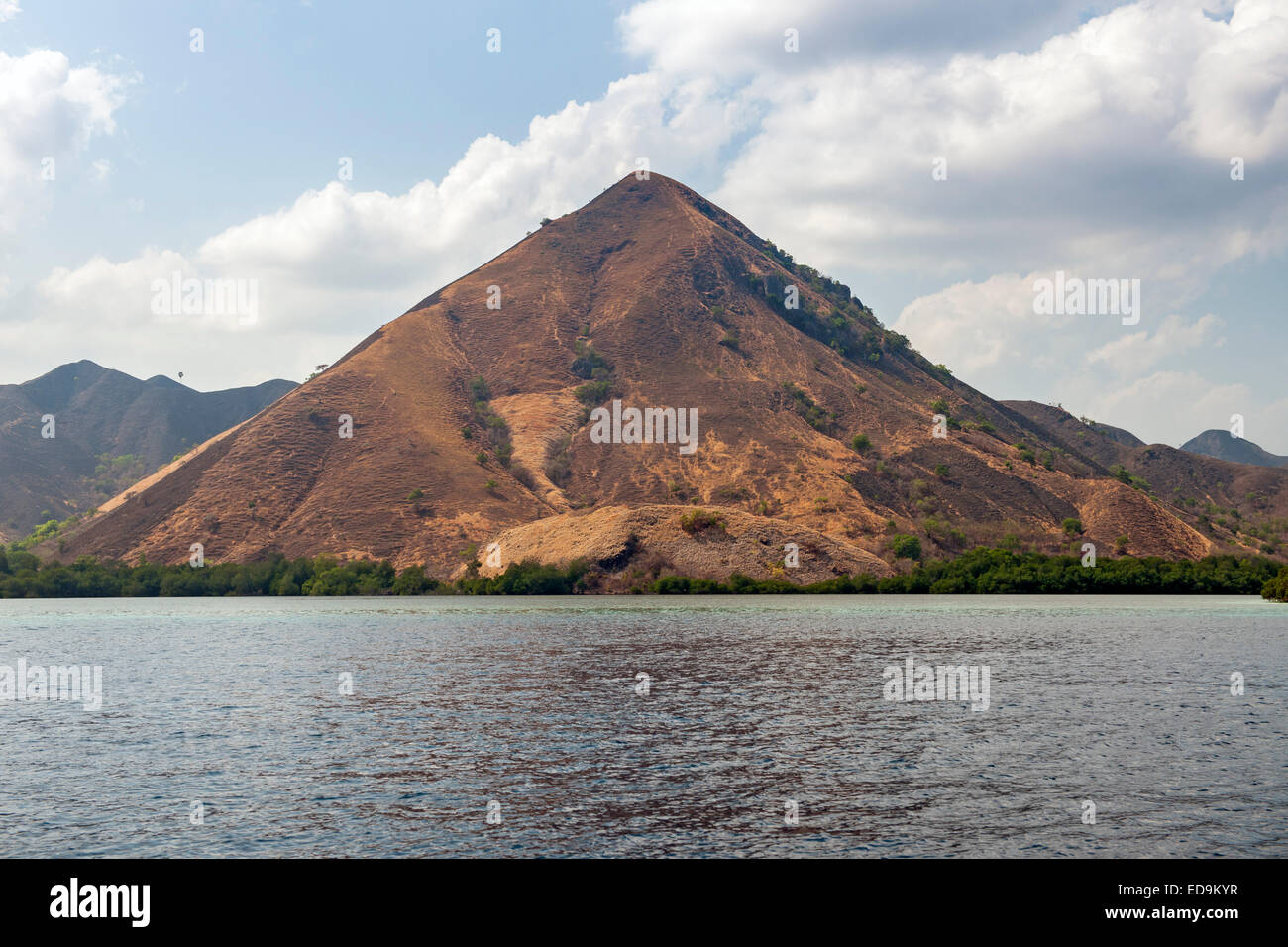 Paesaggio scenario delle piccole isole vicino a Labuan Bajo sull isola di Flores, Indonesia. Foto Stock