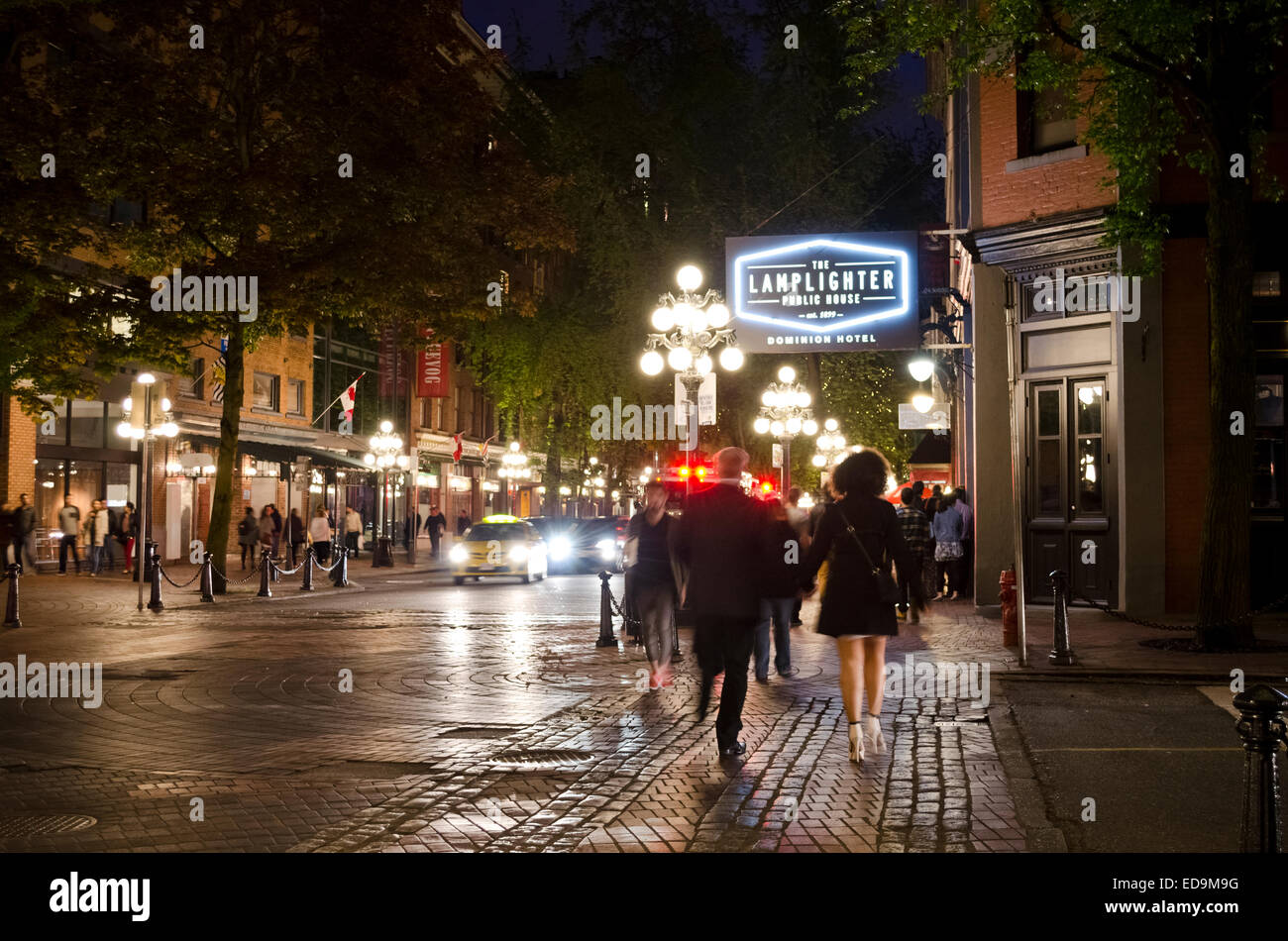 La vita notturna nelle strade di Gastown a Vancouver in Canada. Lamplighter Public House Foto Stock