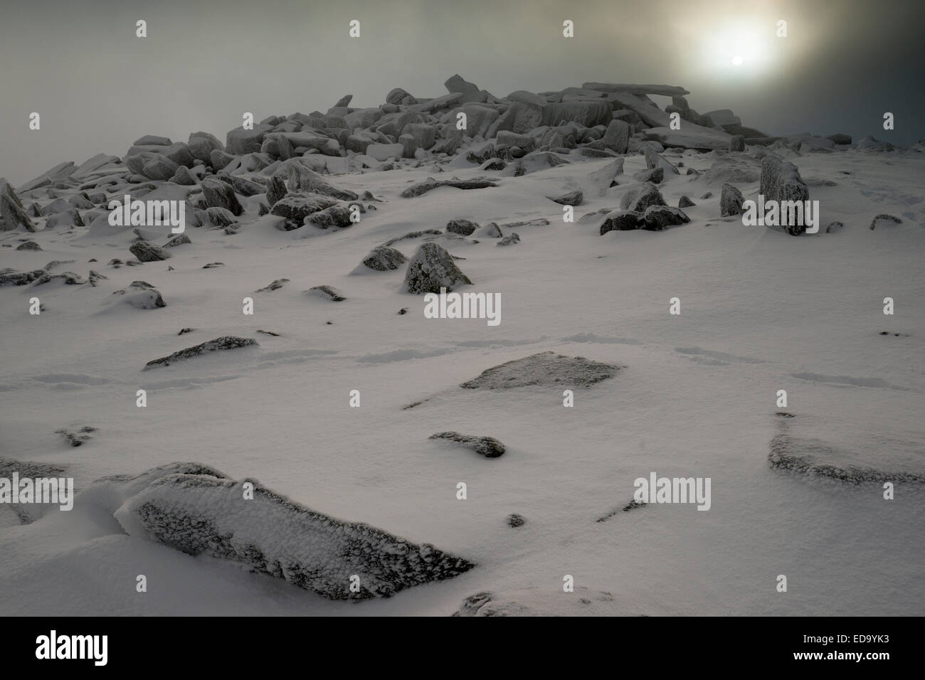 Vista invernale di Glyder Fach, vicino la pietra a sbalzo, Parco Nazionale di Snowdonia, Wales, Regno Unito Foto Stock