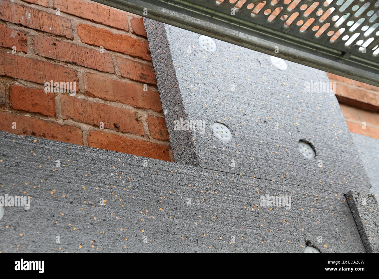 Parete esterna per isolamento di muro solido case con alcuna cavità. Foto Stock