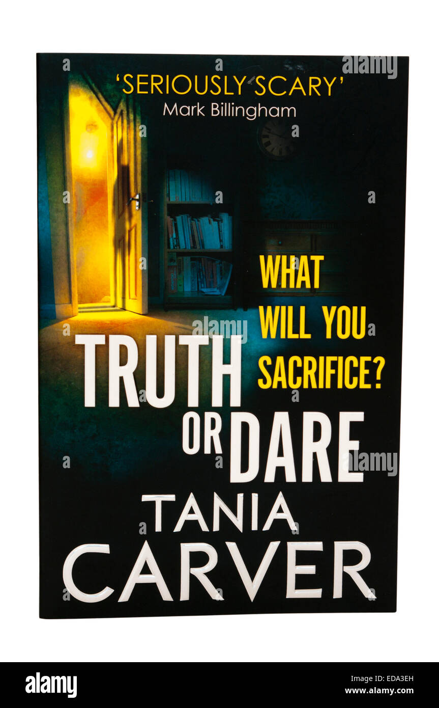 Tania Carver la verità o il coraggio di libro in brossura Foto Stock