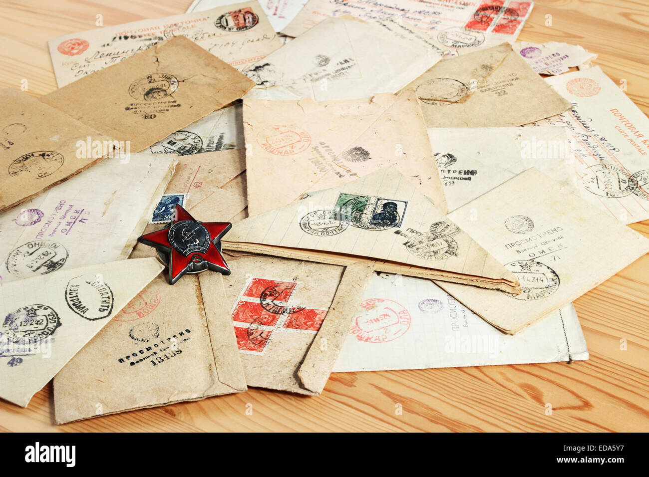Lettere sembrava censura militare WW2 e l'Ordine della Stella Rossa Foto Stock