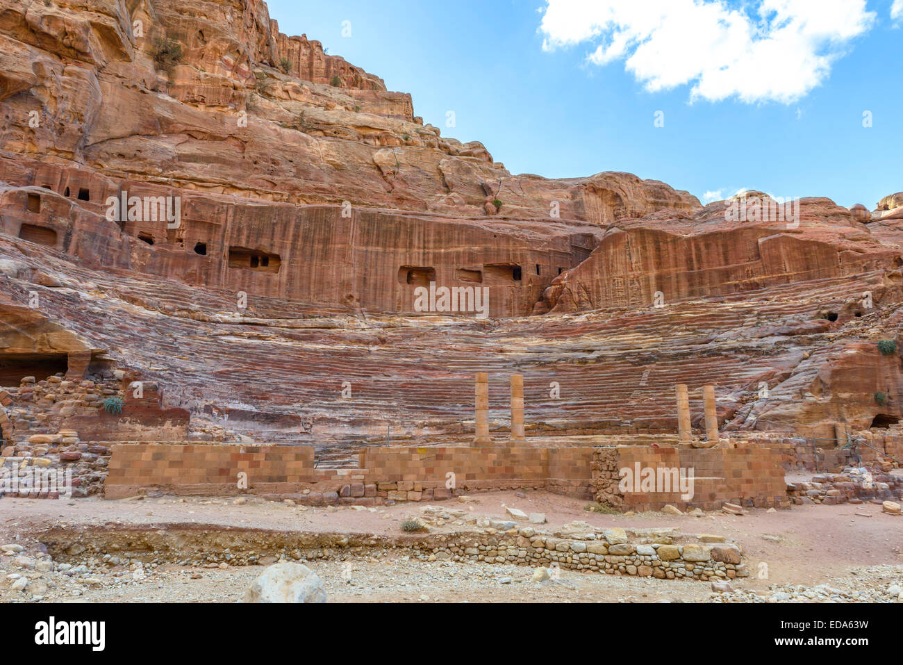 Teatro romano arena Nabatean nella città di Petra, Giordania Foto Stock