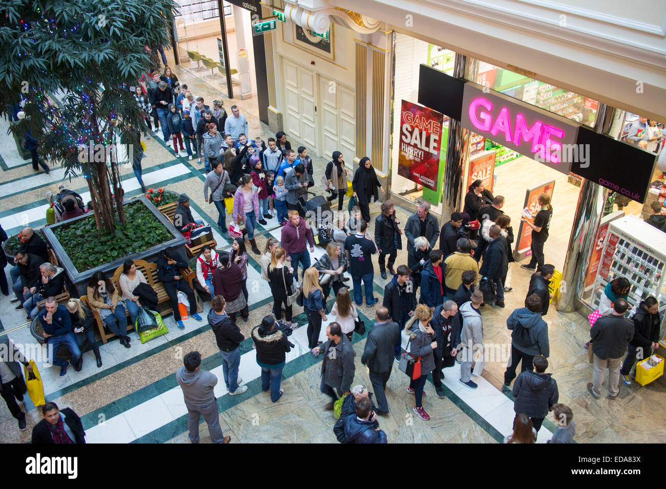 Game shop all'interno del Intu Trafford Centro commerciale al coperto in complesso Dumplington, Greater Manchester, Inghilterra Foto Stock