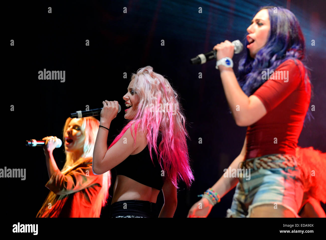 Barcellona - 23 Maggio: Dolce California (ragazza band) a Primavera Festival Pop da Los 40 Principales. Foto Stock