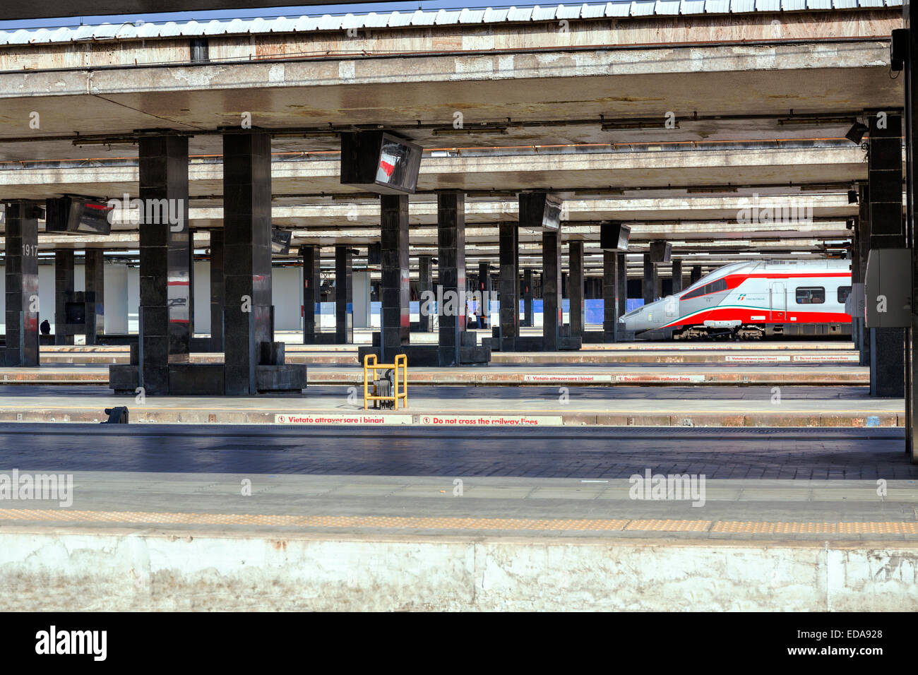 Frecciarossa Fast treno alla stazione Termini di Roma, Italia. Foto Stock