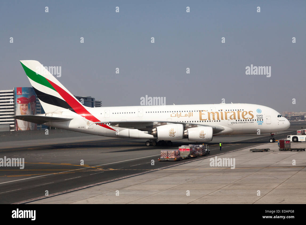 Aeroplano della compagnia aerea Emirates all'aeroporto di Schiphol in Olanda Foto Stock