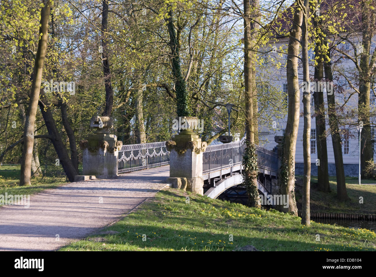 Europa, Deutschland, Meclenburgo-Pomerania Occidentale, Mirow, Bruecke zur Liebesinsel Foto Stock