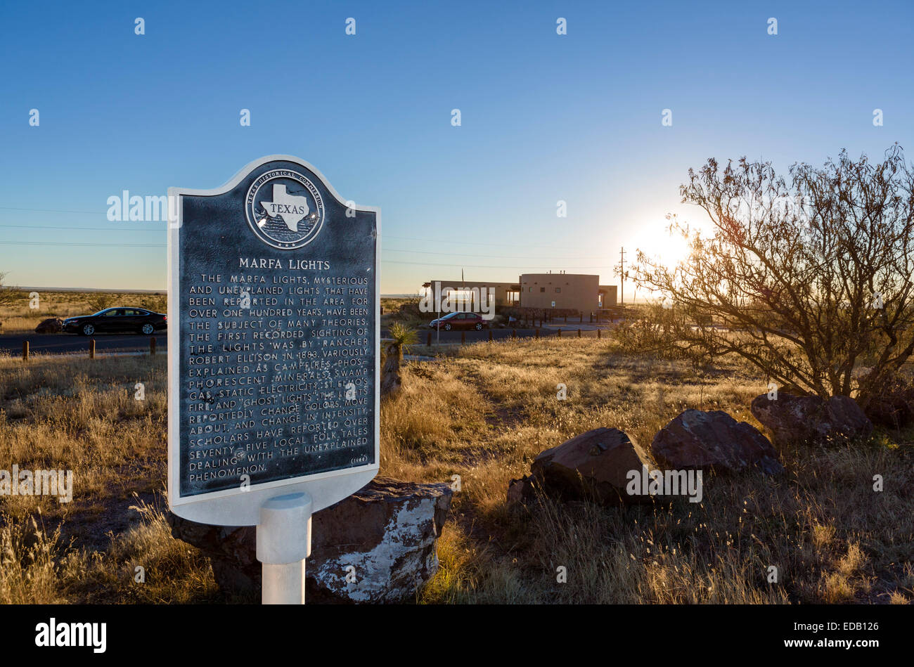 Il Marfa Luci di posizione di visualizzazione al tramonto, US Route 67, Mitchell piana, Marfa, Texas, Stati Uniti d'America Foto Stock