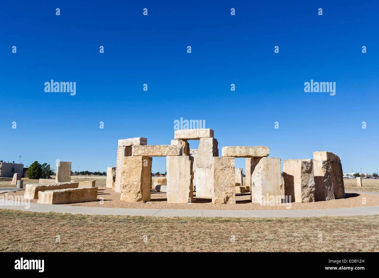 Una replica di Stonehenge sul campus della University of Texas del Permiano bacino, Odessa, Texas, Stati Uniti d'America Foto Stock