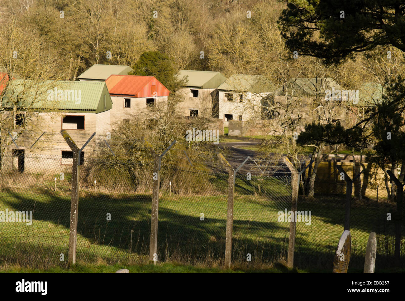 Villaggio IImber Salisbury Plain Wiltshire, Inghilterra UK.. Presi dall'esercito per la formazione nel 1943 e mai restituito. Foto Stock