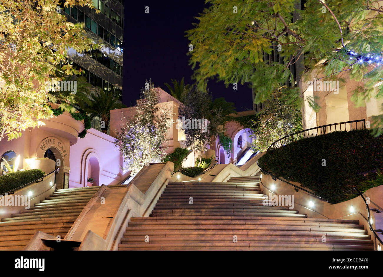 Los Angeles, California. Bunker Hill passi nel centro cittadino, di notte. Foto Stock