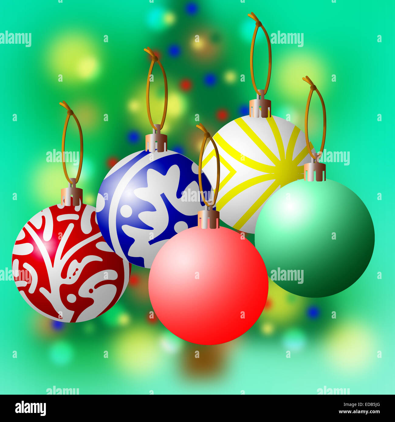 Decorativo palle di Natale sospeso nella parte anteriore di un albero sfocata e sfondo verde. Foto Stock