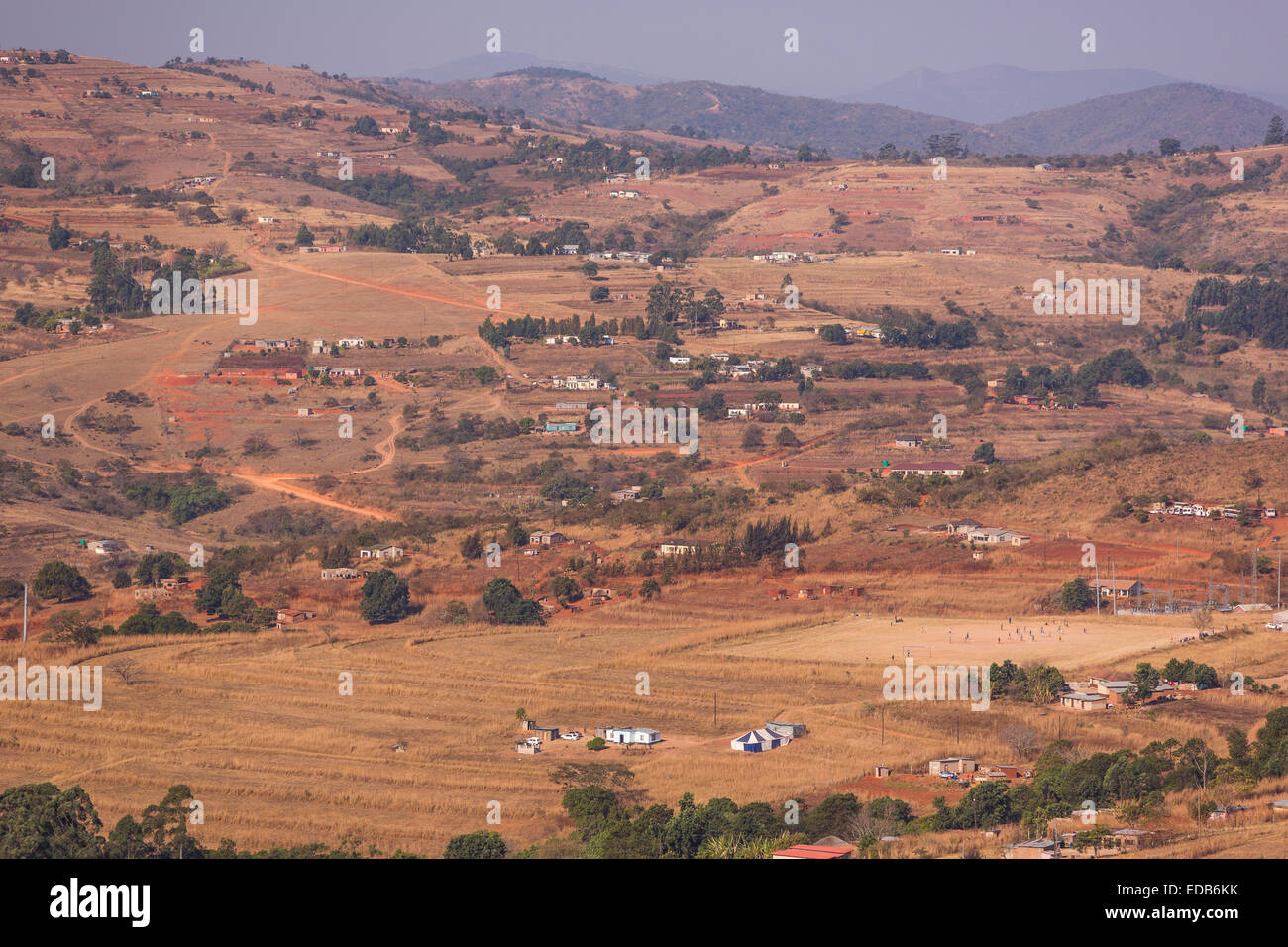 SWAZILAND, AFRICA - insediamento rurale, agricoltura, e case. Foto Stock