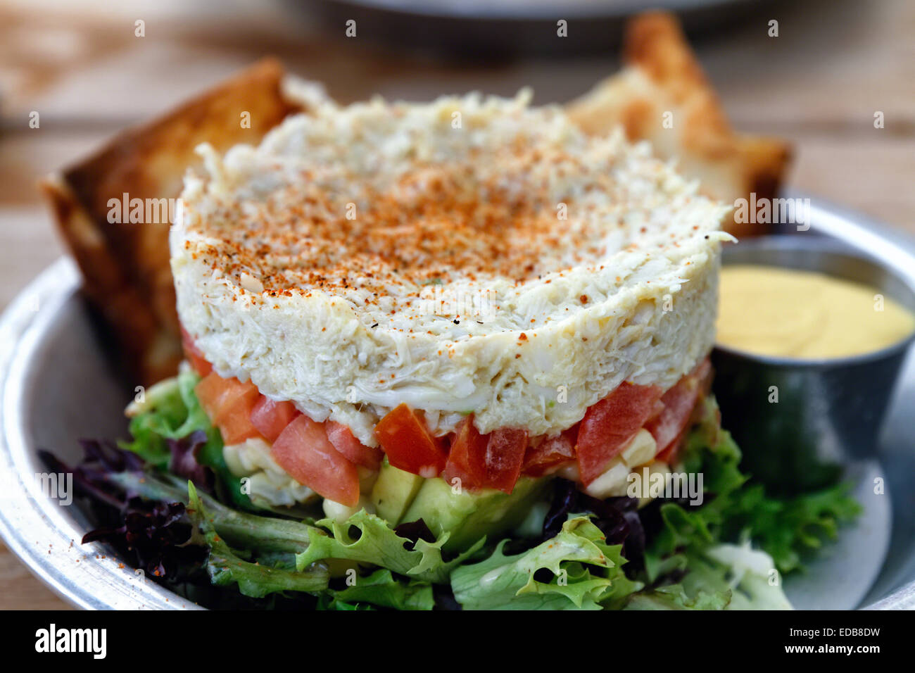 Vista ravvicinata della torta di granchio insalata, tipiche della Chesapeake Bay Area, Baltimore, Maryland Foto Stock