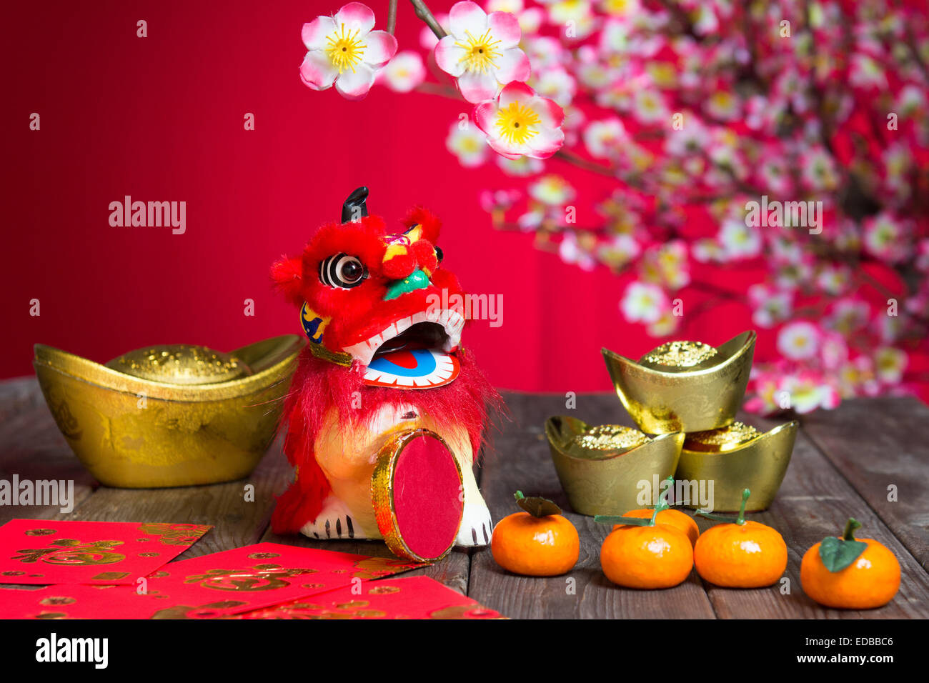 Anno Nuovo cinese decorazioni ,carattere cinese simboleggia il Gong Xi Fa Cai senza violazione dei diritti di copyright Foto Stock