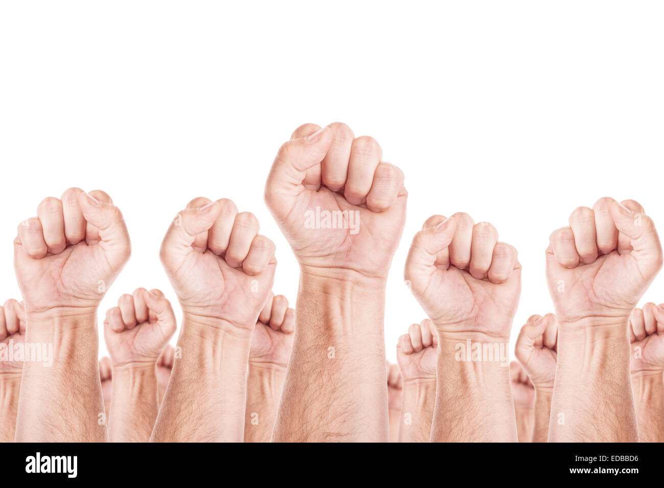 Movimento di lavoro lavoratori unione colpire nozione di sesso maschile con pugni sollevati in aria in lotta per i loro diritti. Isolato su bianco. Foto Stock
