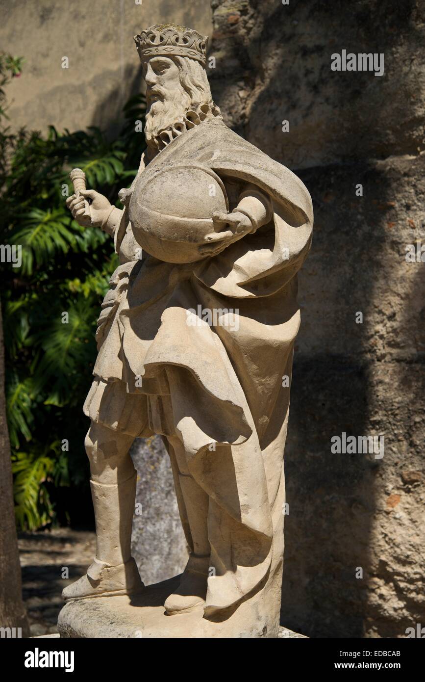 Statua di Alfonso Xel Sabio, Primer Rey Castellano de Jerez, 1264, Alcazar de Jerez, Jerez de la Frontera, Andalusia, Spagna Foto Stock